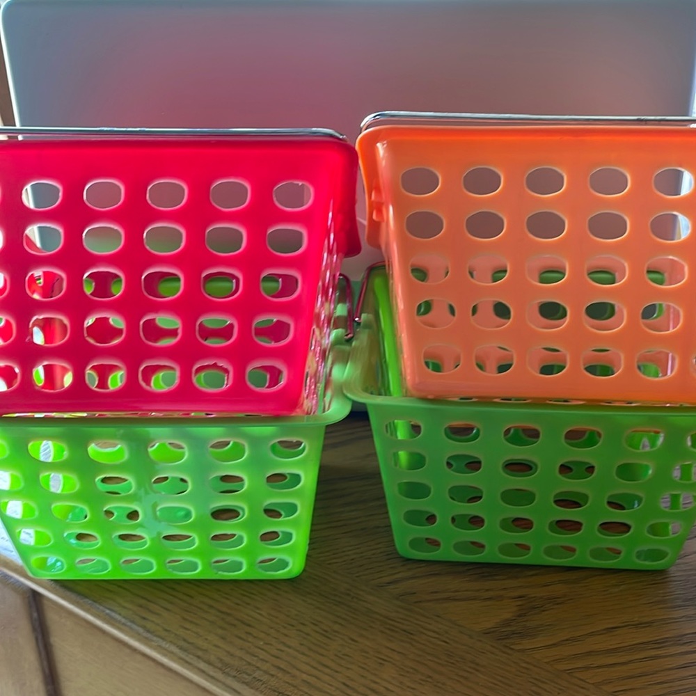 4 Storage Baskets (5 1/4” x 4 1/4” x 4”)